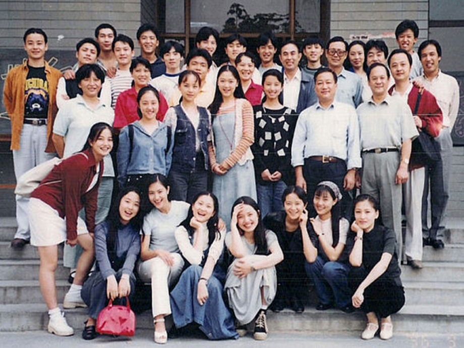 大班社会活动《不一样的衣服》PPT课件教案.pptx_第3页